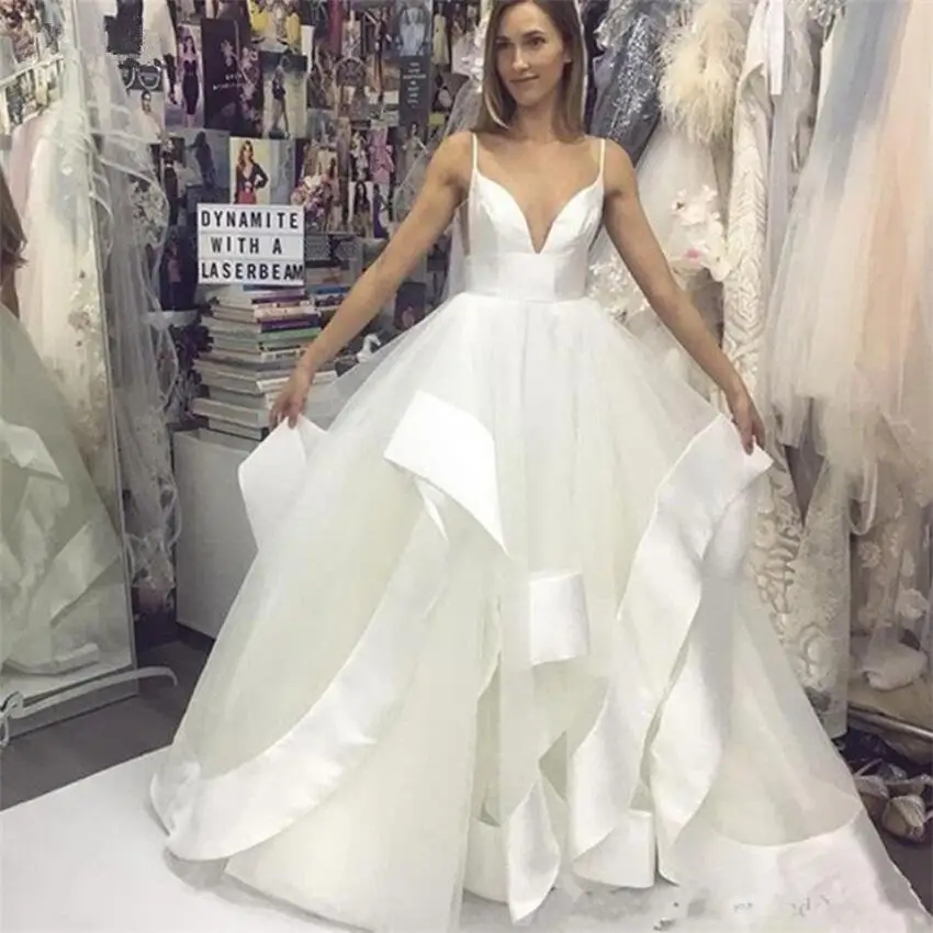 

¡Novedad de 2022 vestido de novia con cuello en V Acampanado y tirantes finos con espalda descubierta vestidos de novia con tul