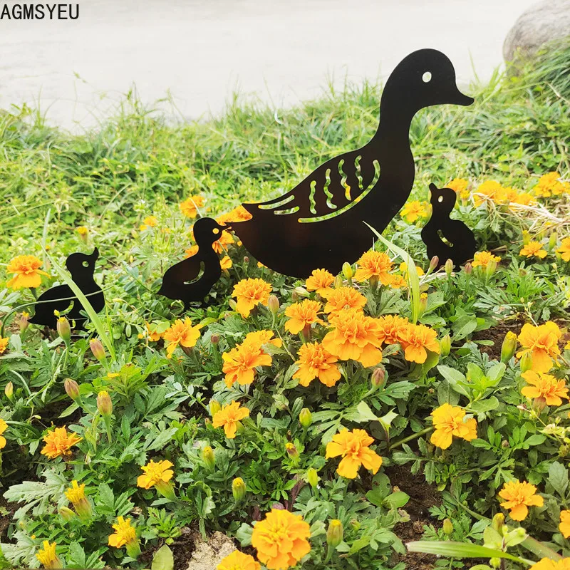 

creative metal crafts ground plug iron duck model grass decoration creative hollow home decoration Outdoor garden decoration