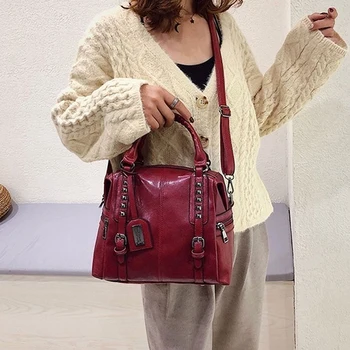 

Females PU Leather Retro Bag Shoulder Rivet Large Capacity Bag Portable Wild Shoulder Bag luxury handbags