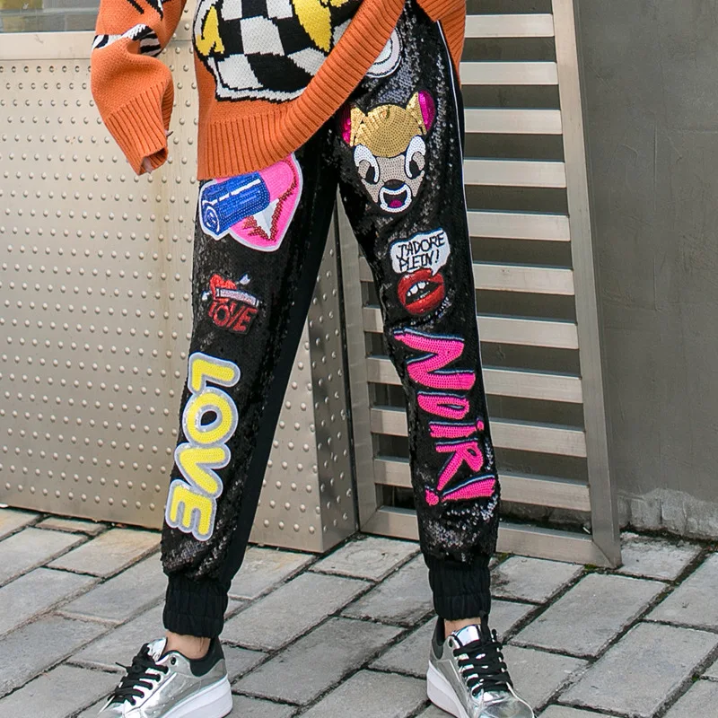 Студенческие штаны для танцев в стиле хип-хоп; дизайнерские шаровары с рисунком из мультфильма в стиле пэчворк; эластичные блестящие штаны