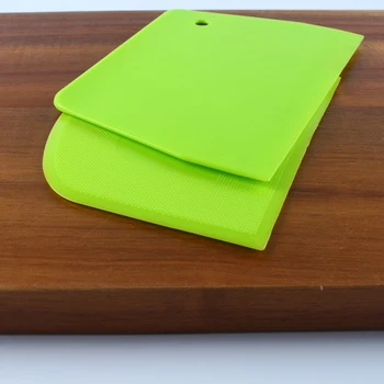 

Plastic Scraper Cake Cutter Cream Dough Bench Spreader Cutter Kitchen Tools Home MU8669