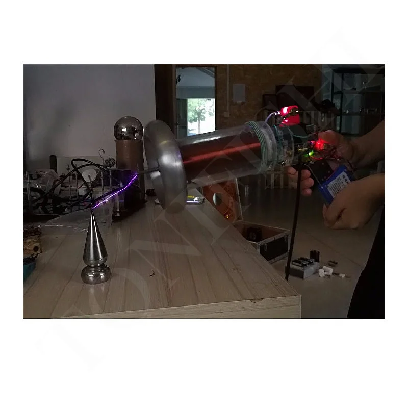 Пистолет Tesla Lightning