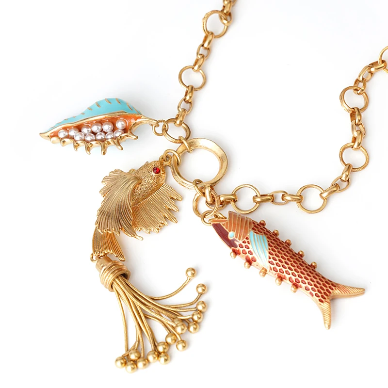 Collier Ras Du Cou Avec Pendentif Poisson Articulé - Cuivre, Strass, Design Unique Et élégant