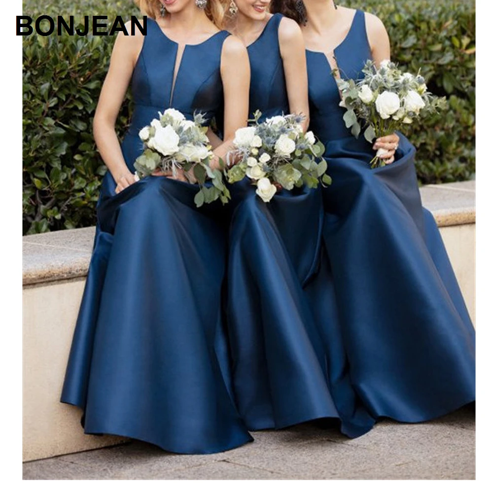 Classic, simple and very fashion-forward, this bridesmaid dress by Sorella Vita is incredible (1)