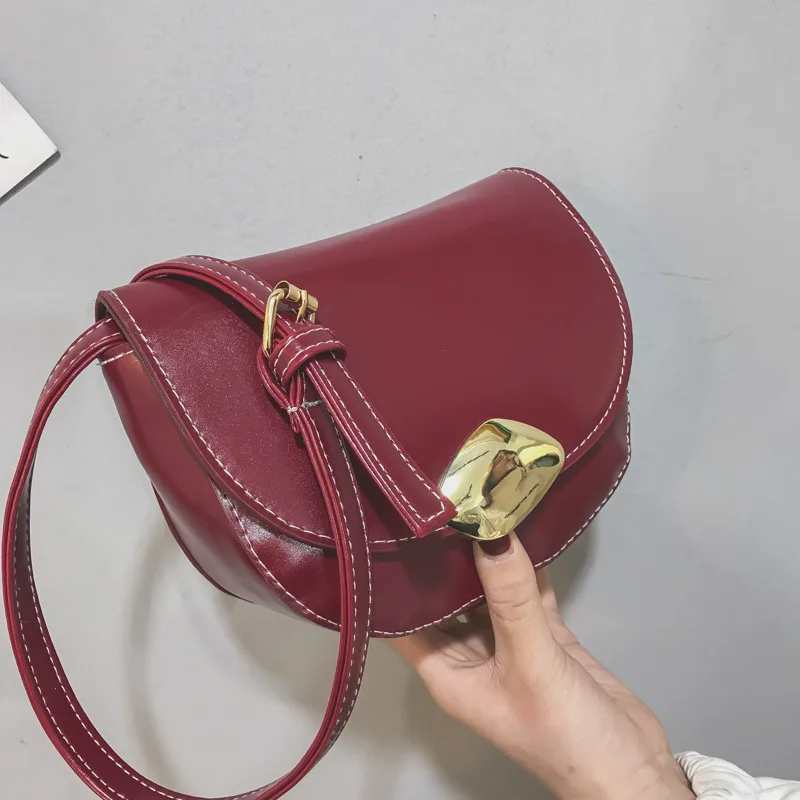 

Oblique WOMEN'S Bag Bag 2019 New Style Korean Version of the Retro Semicircle Flip Shoulder Oblique Bag Simple Fashion Versatile