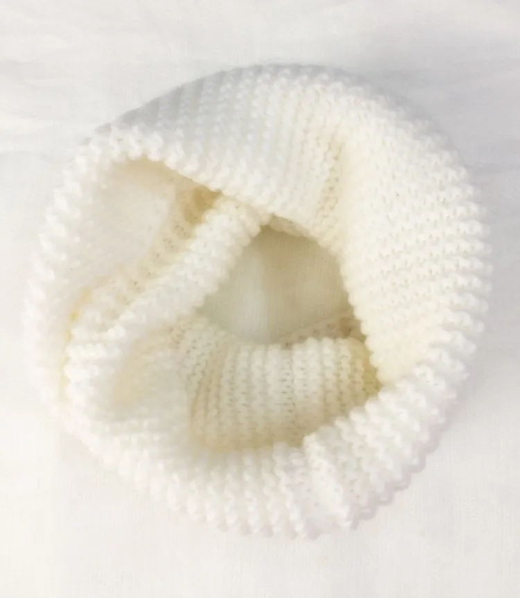 小物 KHOKI Intrarsia - knit muffler White KHOKI Intrarsia - Knit Muffler White