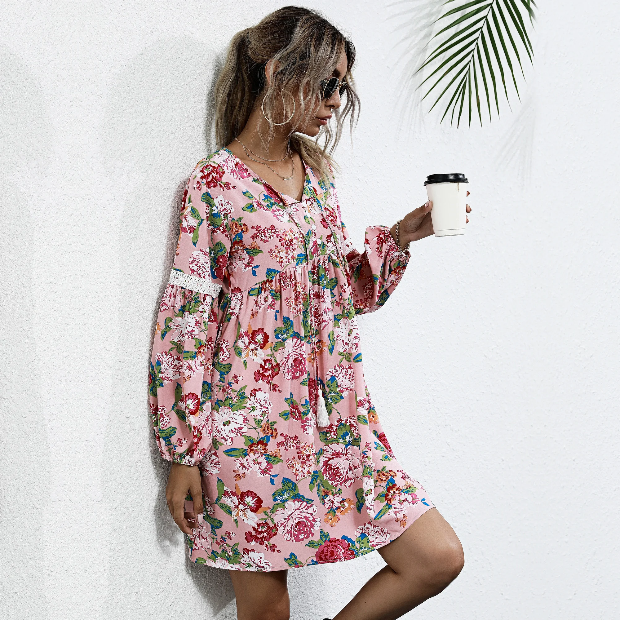 

2020 new ladies floral dress autumn and winter fashion lace V-neck temperament mid-waist long-sleeved floral A-line dress women