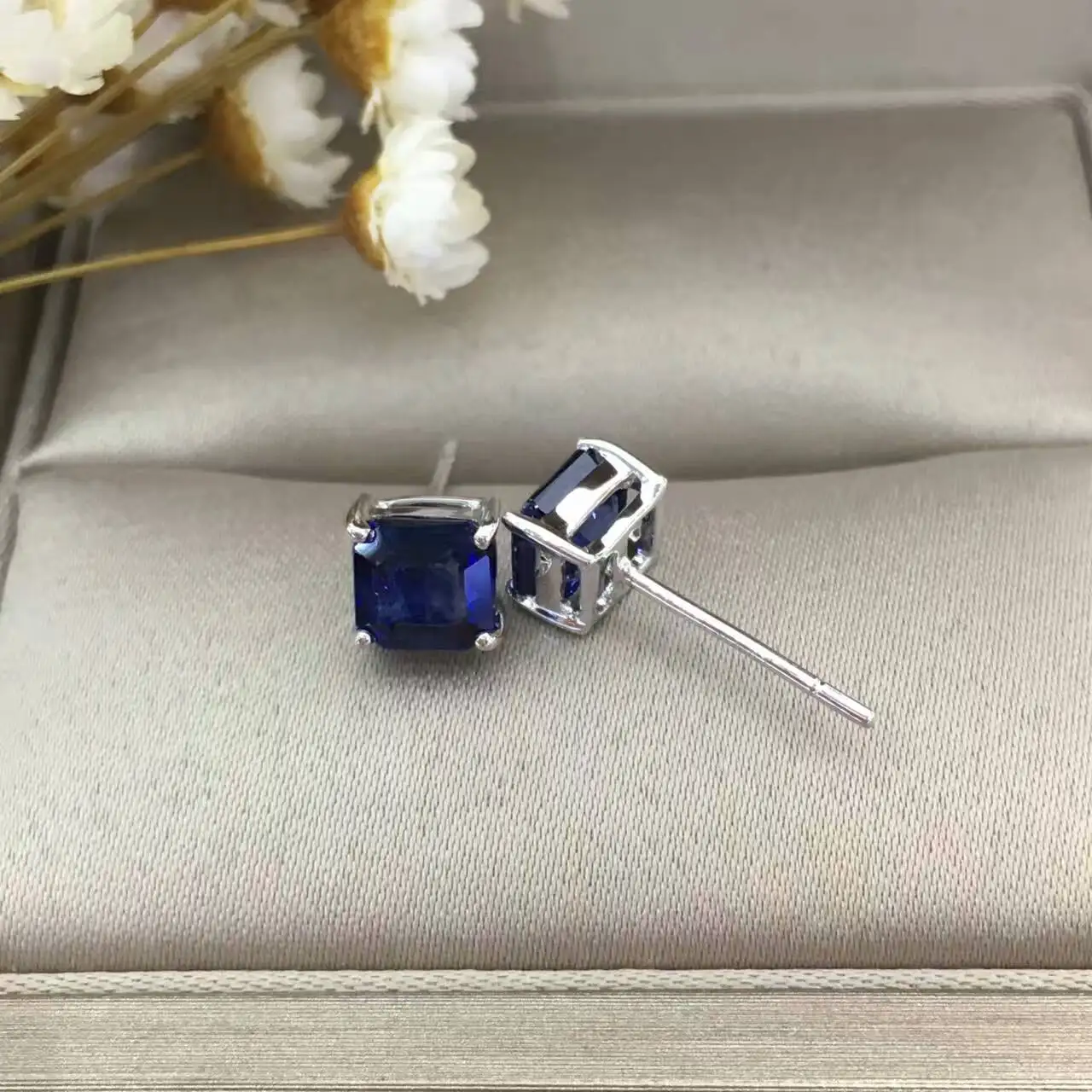 18K золото 2.038ct натуральный сапфир серьги гвоздики для женщин инкрустированный стразами