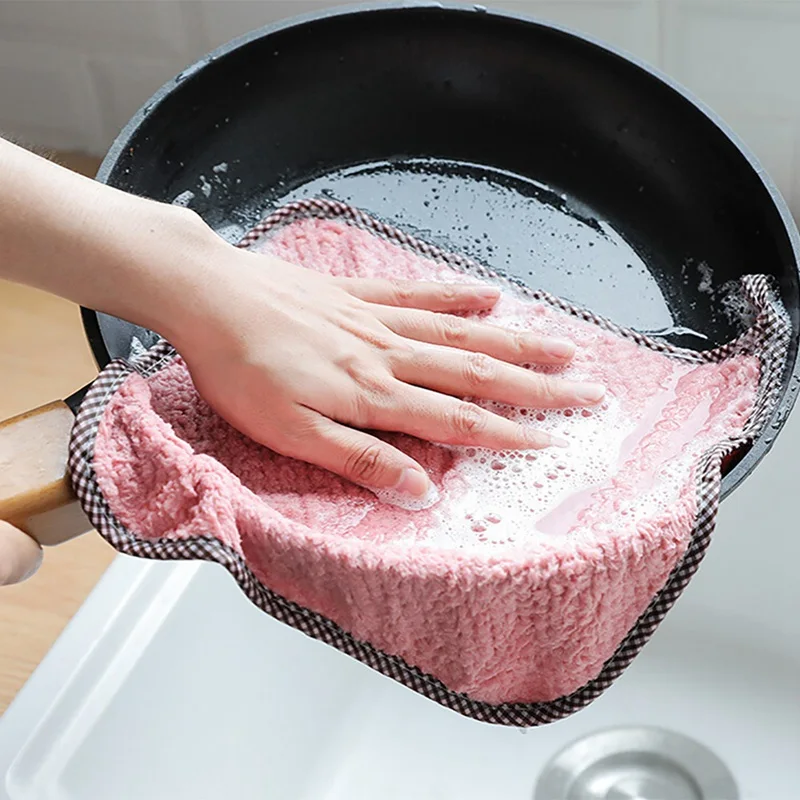 

Kitchen accessories handkerchief Nonstick Oil Coral Velvet Hanging Hand Towels Kitchen Dishclout Cotton Car Cleaning Towel