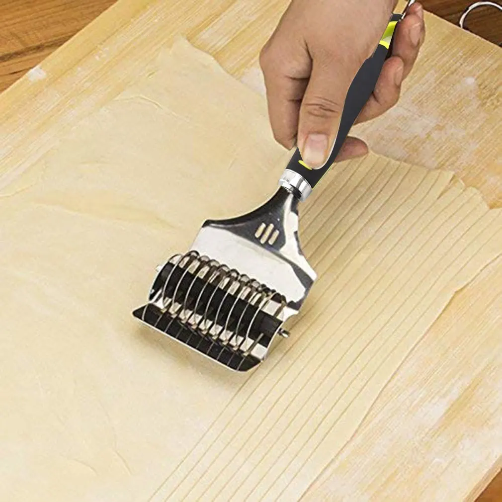 Noodle Cutter Roller Non-slip Comfort Handle Stainless Steel Pasta Spaghetti Maker Noodle Lattice Roller Dough Cutter