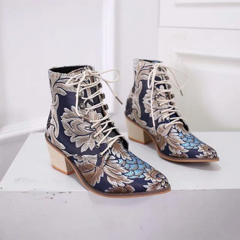 Модные Роскошные шёлковые сапоги для Для женщин Новые ботильоны осень-зима китайский Стиль с вышивкой; ботинки на шнуровке;