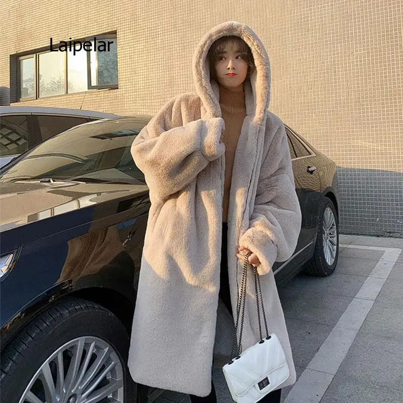 Рисунок 4 - Женская парка с капюшоном