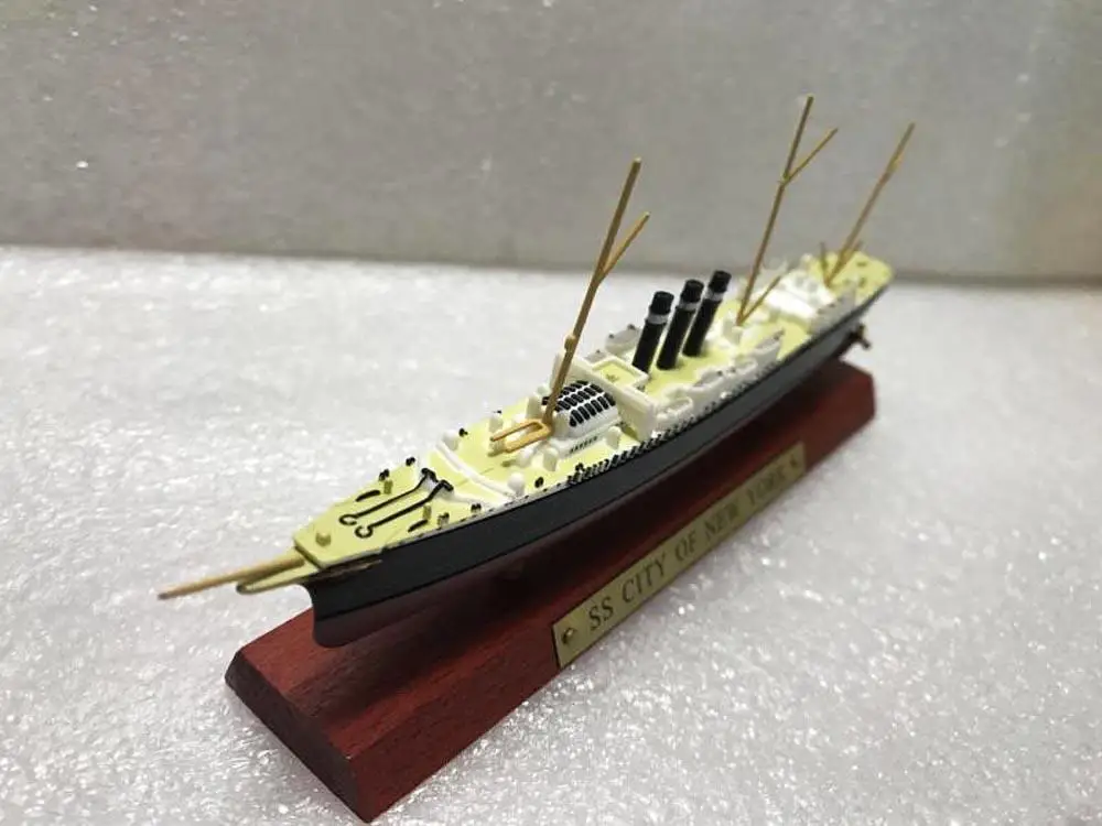 Scale model of the ship 1:1250 SS City Of New York 