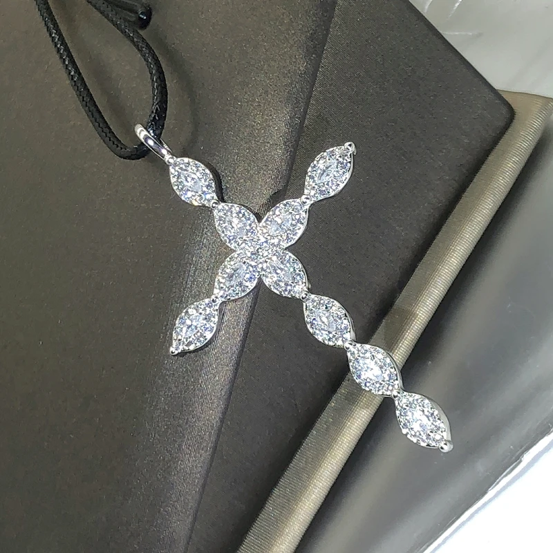 Collier et pendentif Croix chrétienne en argent massif – Luisa Paixao
