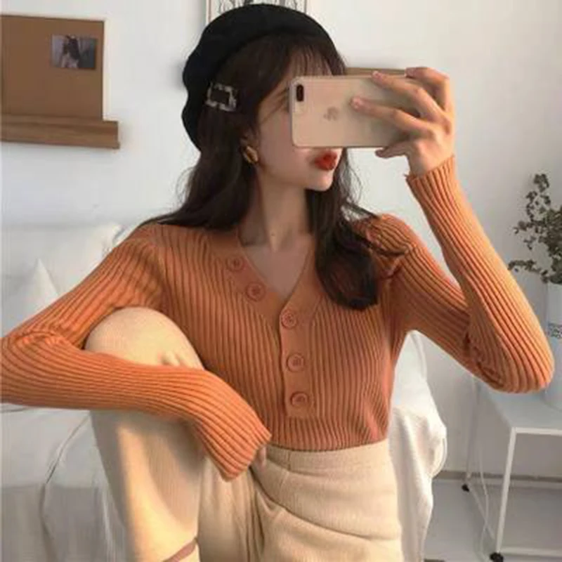 

Solid Color Autumn Temperament Commute V-neck One-row Buckle Sweater Sweater Long-sleeved Slim Hooded Bottoming Shirt tide