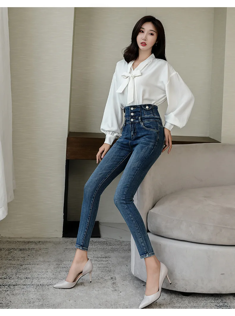 11689690086_1933828105