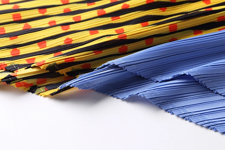 Changpleat новые летние женские платья с волнистыми полосками Miyake плиссированные модные дизайнерские платья с принтом с круглым вырезом большого размера D21