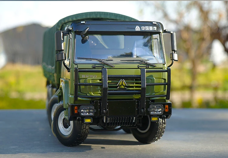 Оригинальный завод 1:24 HOWO 8*8 Китай Сверхмощный военный внедорожный грузовик
