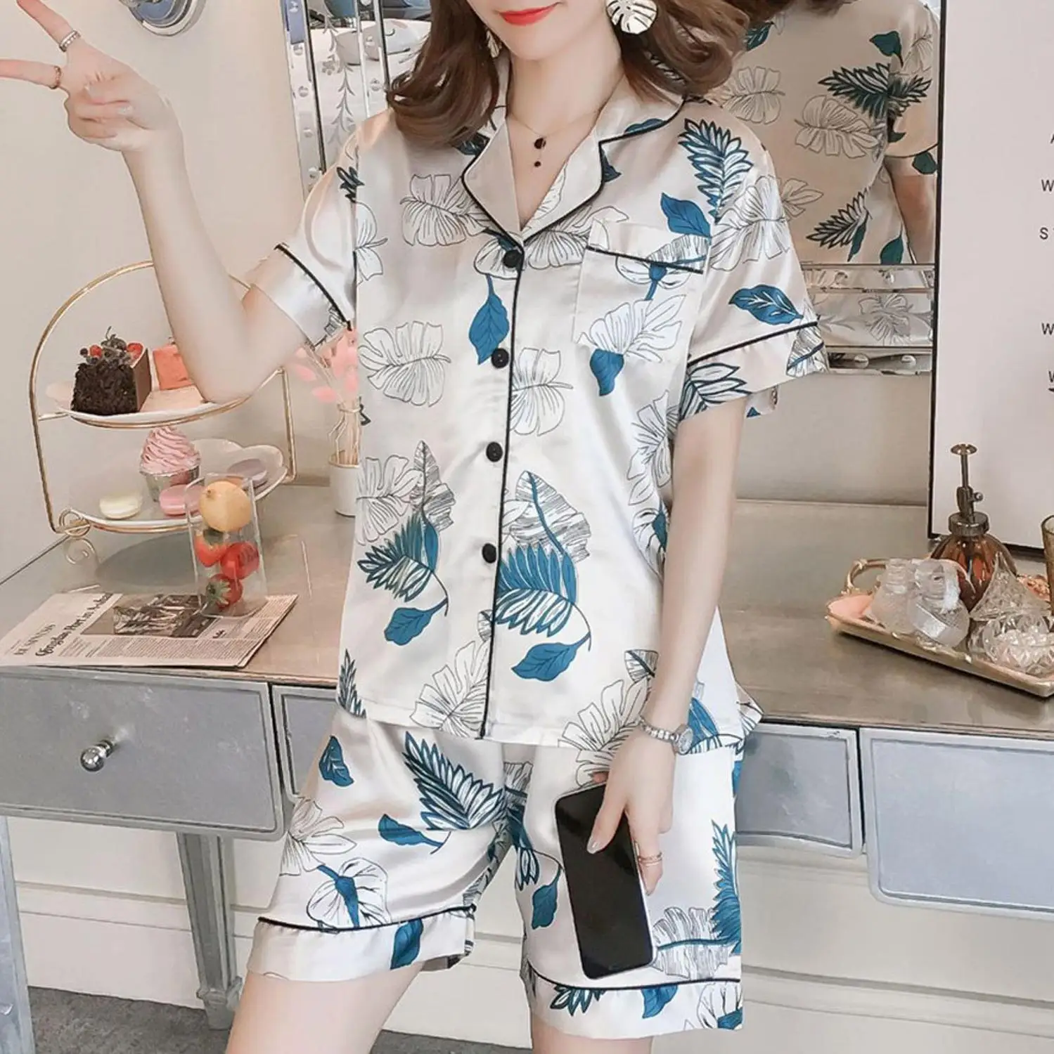 

2019 Women Pajamas Set With Shorts Leaf Satin Pyjama Sleepwear Short Sleeve Pyjama Femme Elegant Print Silk Pijama Nightwear A4