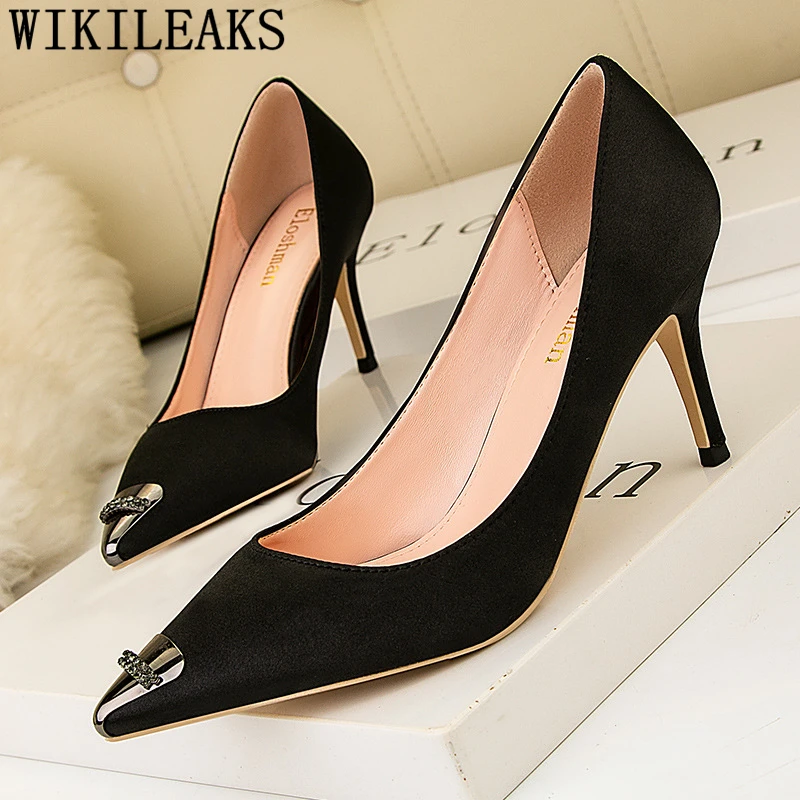 ladies black pumps