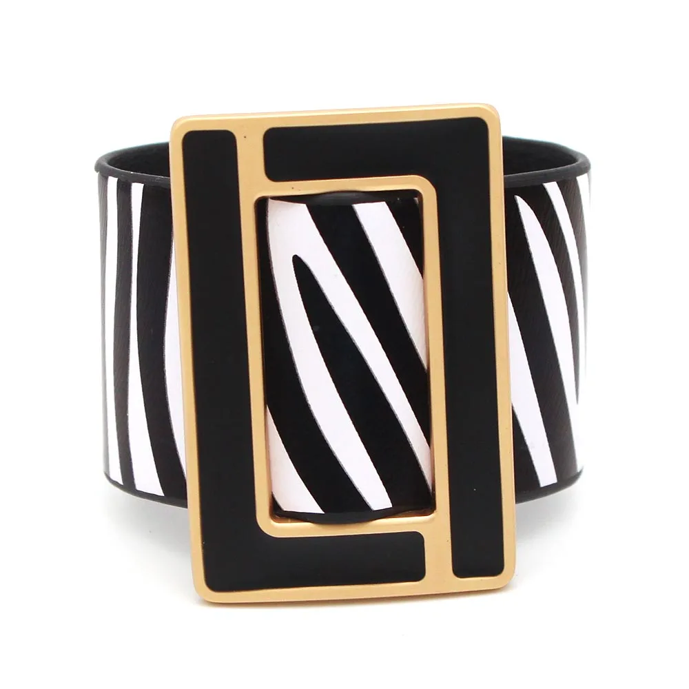 Fashion Brindle Wide Leather Bracelet for Women Black White Geometric Metal Bracelet Wrap Charm Jewelry Femme Gift