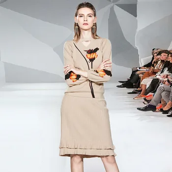 

Spring 2020 Women Fashion Print Knit Two-Piece Set Long Sleeve O-Neck Thin Sweater Solid Elastic Waist Ruffle A-line Mini Skirts