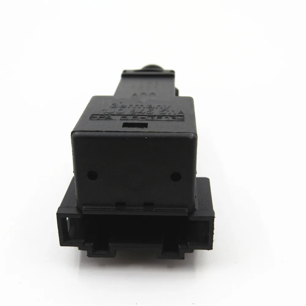 

1J0945511A Brake Light Lamp Switch For Audi A2 A3 TT Seat Leon Arosa Cordoba Ibiza Vario Toledo