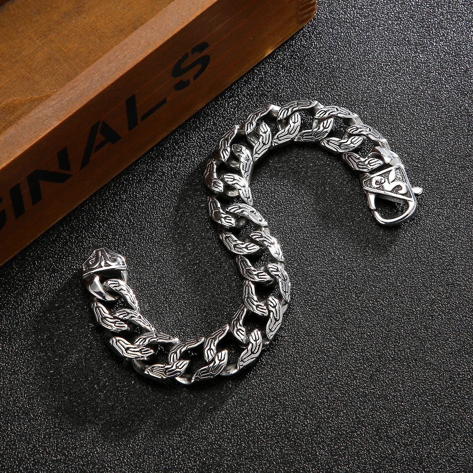 Vintage Style Bracelet Men's Unique Carved Cuban Bracelet Stainless Steel Men Bracelet Fashion Hip-Hop Party Jewelry