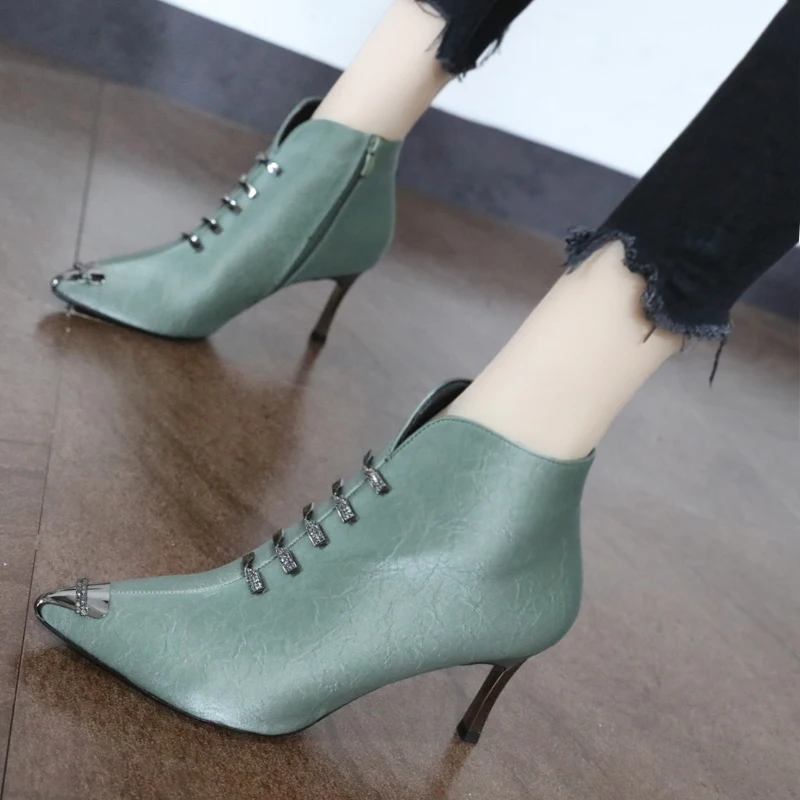 

2019 Woman Fashion Winter Pointed Toe High Heel Boots Lady Casual Ankle Martin Boots Female Cool Street Boots Botas