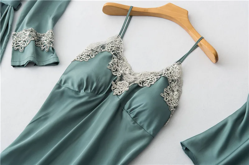 13098992976_1061836450