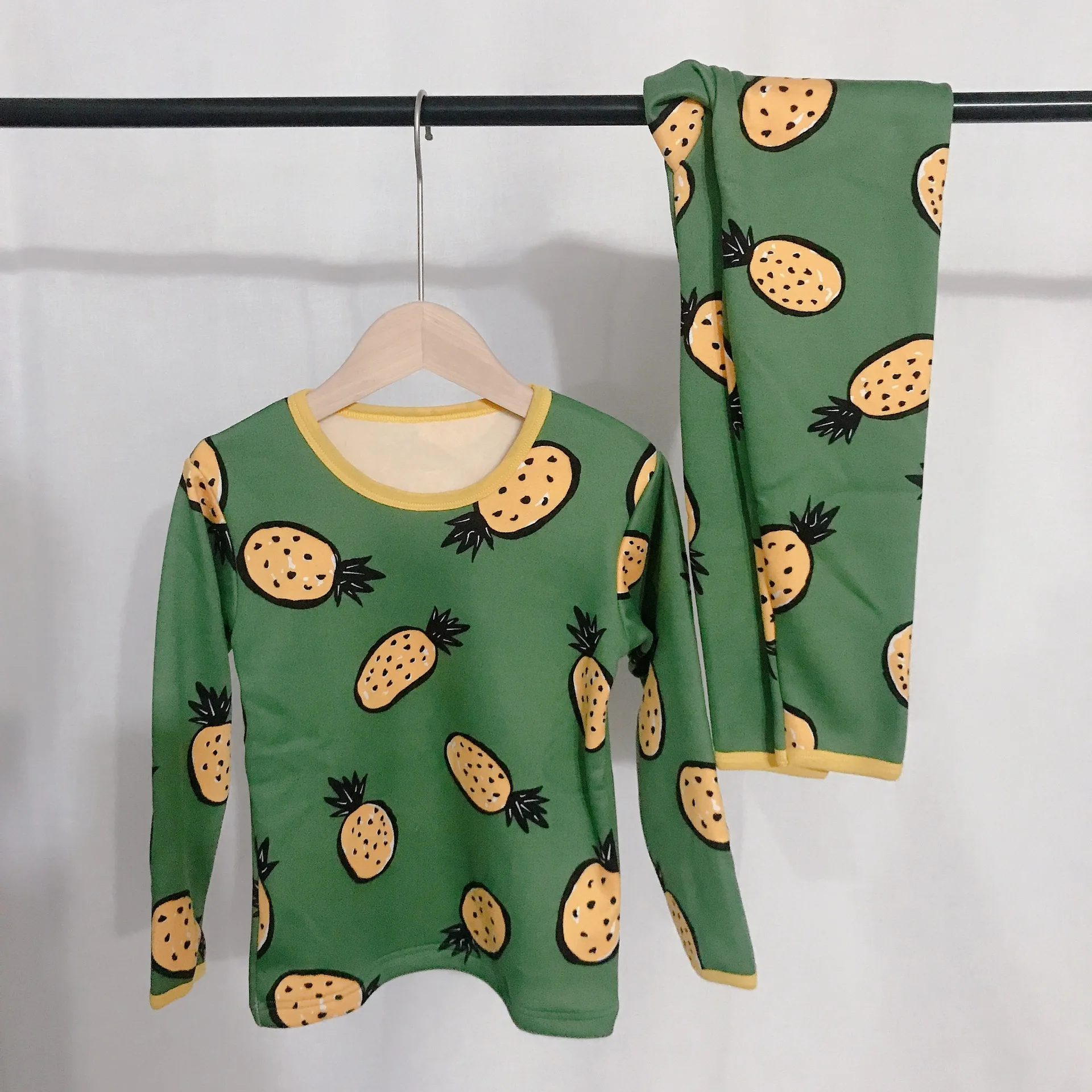 

Soft as CHILDREN'S Suit Autumn And Winter Children Brushed And Thick Thermal Underwear Thread Surface Men And Women Tracksuit
