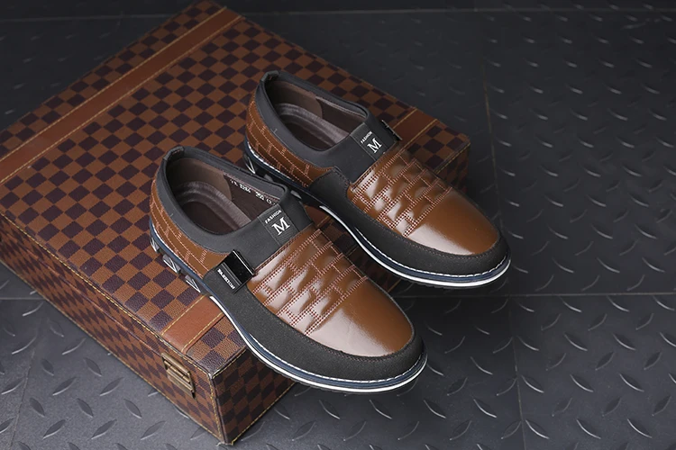 Men's Classy PU Leather Casual Loafers Display 4