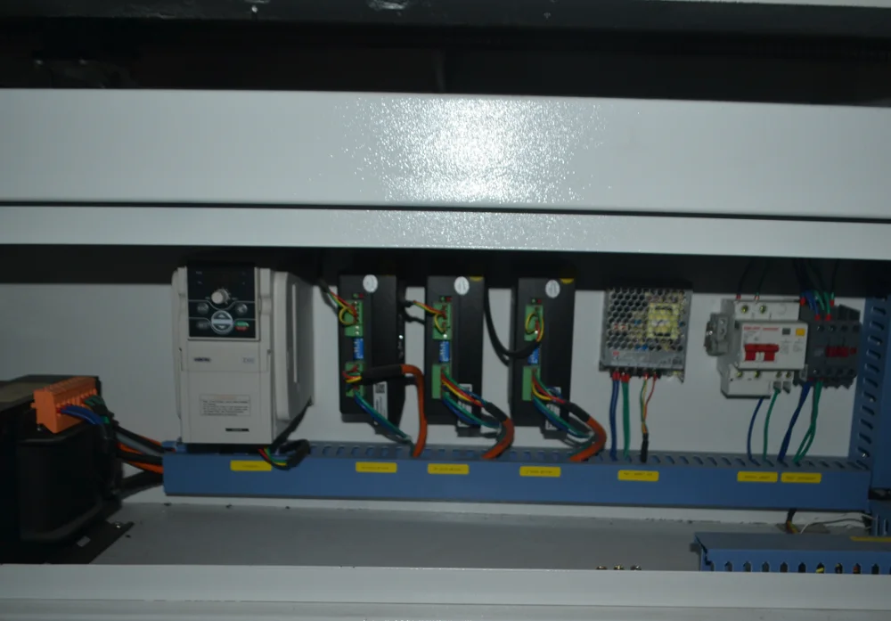 6090 кВт шпиндель водяного охлаждения Мини гравировальный станок с ЧПУ/настольный