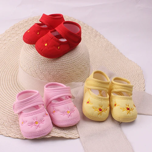 Милые весенне-осенние кроссовки пинетки с цветочной вышивкой для новорожденных мальчиков и девочек хлопковая обувь для малышей
