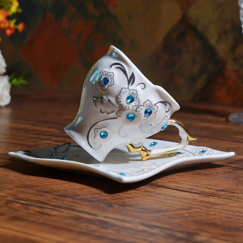 3D рельефный набор керамических кофейных чашек, наборы кофейной посуды мокко, белая фарфоровая чашка, цветочные чашки кофейной посуды включают 1 чашку 1 блюдце