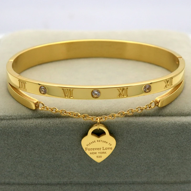 Design Luxury Brand Bracelet Women Hanging Heart Label Forever Love