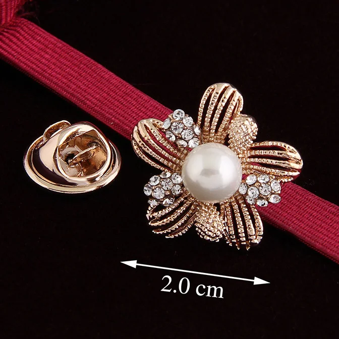 

Lkeran Hollow three-dimensional pearl crystal flower brooch female brooch pin Valentine's Day gift for girlfriend