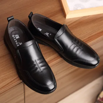 

QWEDF Genuine Leather Men Casual Shoes Luxury Brand 2019 Mens Loafers Moccasins Breathable Slip on Black Driving Shoes F8-08
