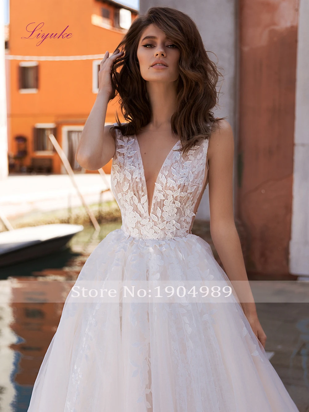 Liyuke Married Ball Gown Wedding Dress V-neck Lace Appliques Princess Cute Bridal Tank Sleeveless Backless Sweep Floor