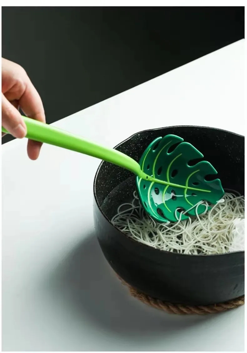 Kitchen tools Green leaf shaped noodle spoon leaf slotted spoon to keep vegetable noodles small tools plastic strainer