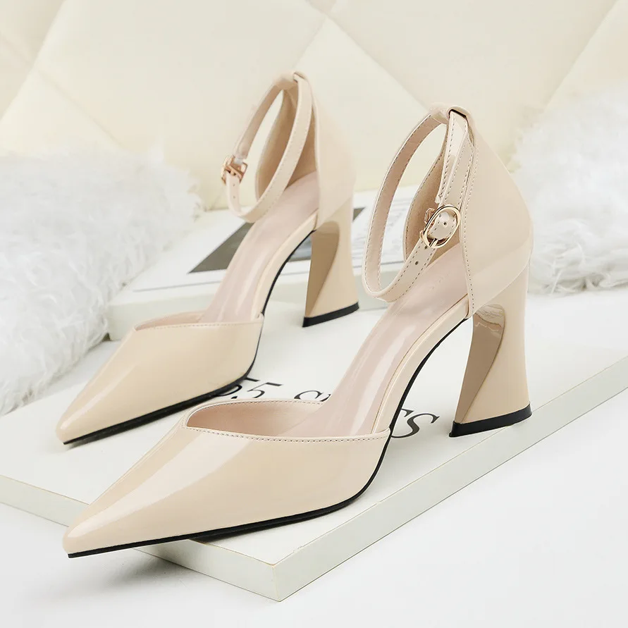 

Europe and America Sexy Pointed Thick With High Heels Fashion Wild Professional OL Womens Shoes Temperament Elegant Single Shoes