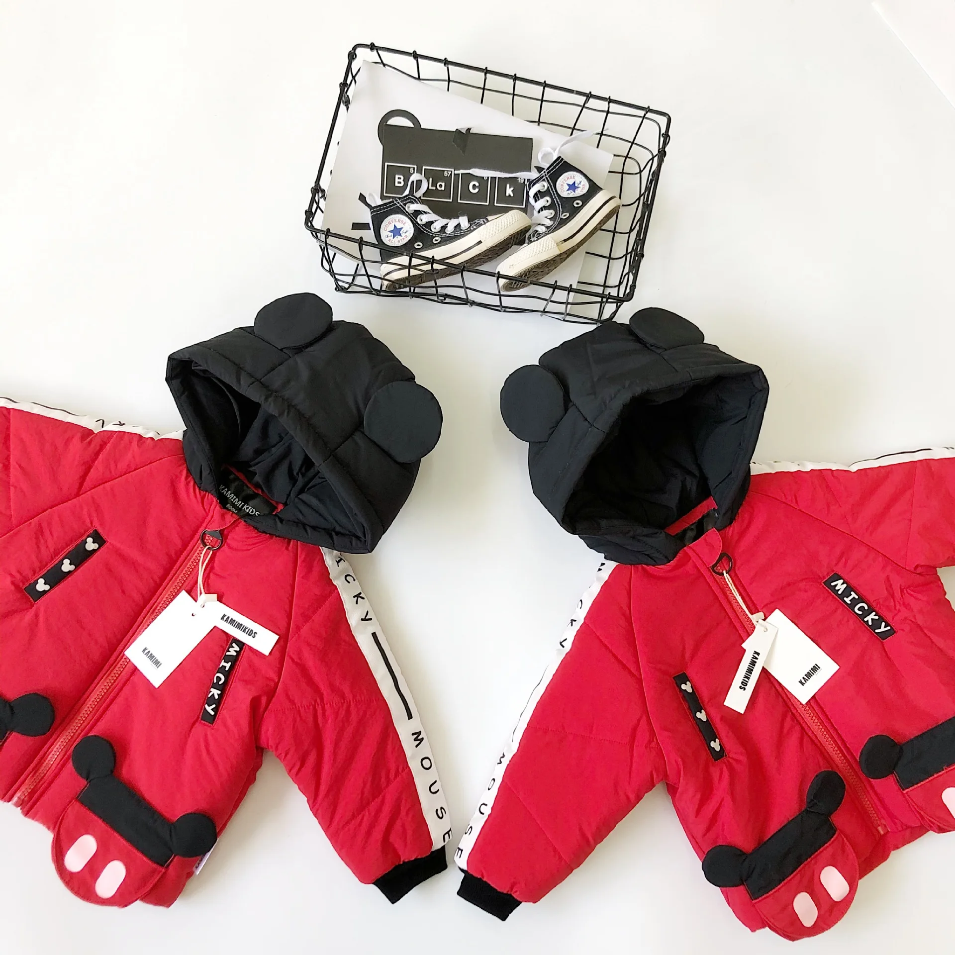 Tonytaobaby/Новинка; зимняя детская одежда для мальчиков и девочек; хлопковая стеганая одежда с капюшоном и принтом для детей; унисекс