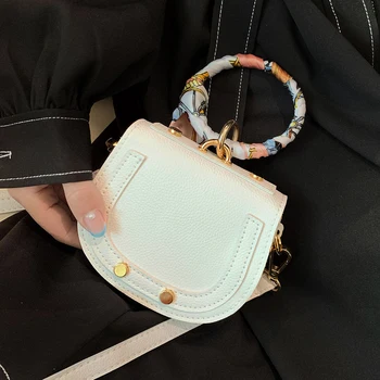 

2020 NEW Original Design Fashion Retro Rivet Saddle Bag &Fashion Chain Diagonal Bag Handbag Width 13cm Height 11cm Thickness 5cm