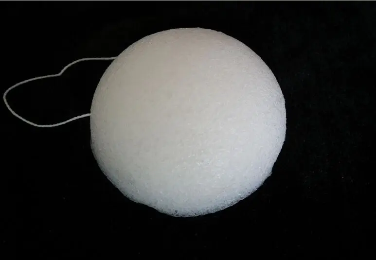 100pcs/lot 100% Natural Bamboo charcoal fiber Konjac sponges for effective skin cleansing in English package