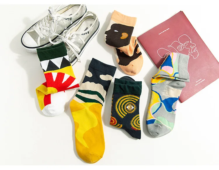 Носки с геометрическим рисунком; теплые женские носки из хлопка с забавными рисунками; милые удобные уличные носки в Корейском стиле; Модная Повседневная зимняя одежда