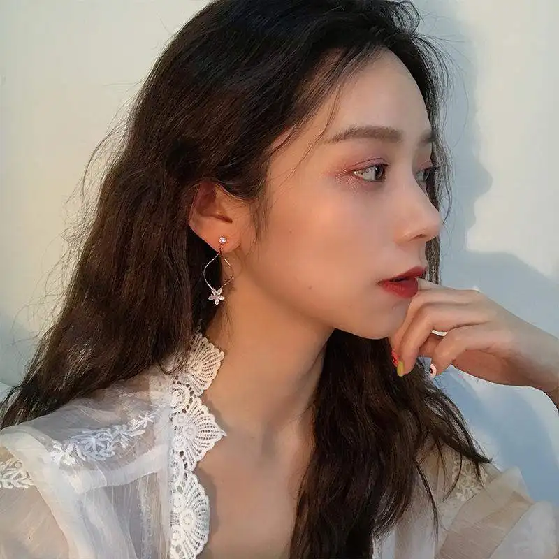 

Irregular Curved Geometric Clip Earrings Without Piercing For Women Elegant Shinny Rhinestone Flower No Pierced hole EarClips