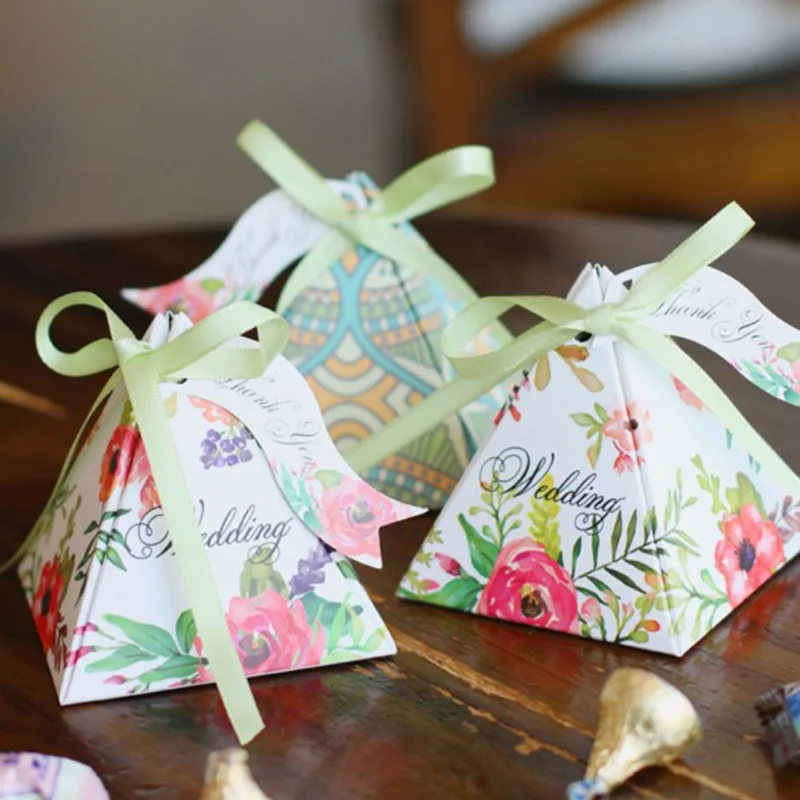 50pcs Creative Candy Box Baby Shower Favors Triangular Pyramid Wedding Favors Gifts Box Bomboniera Party Supplies1