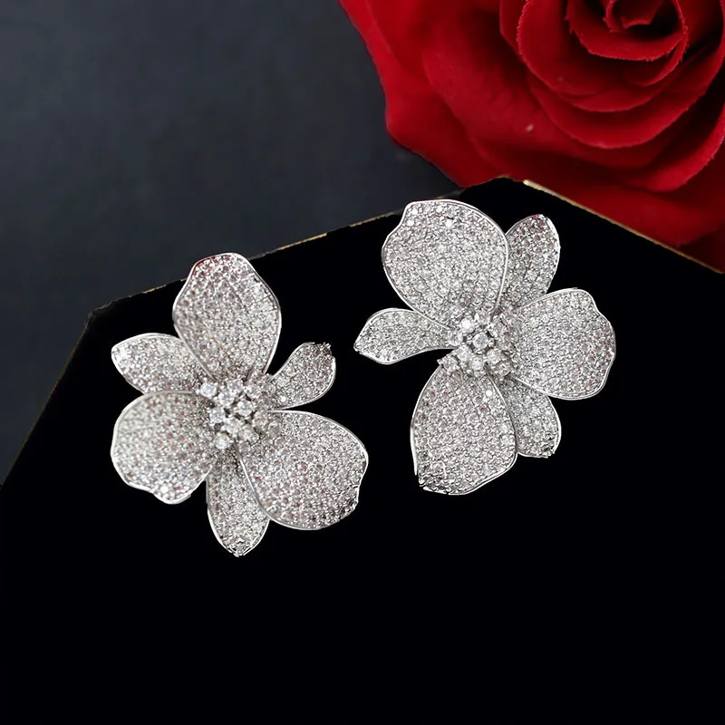 

Fashion Golden Color Cubic Zirconia Big Flower Stud Earring for Women