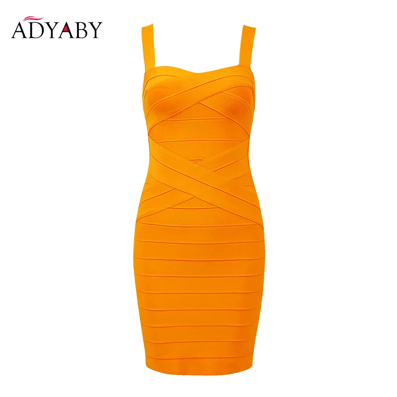 Женское вечернее платье на бретелях спагетти облегающее с тонкой талией