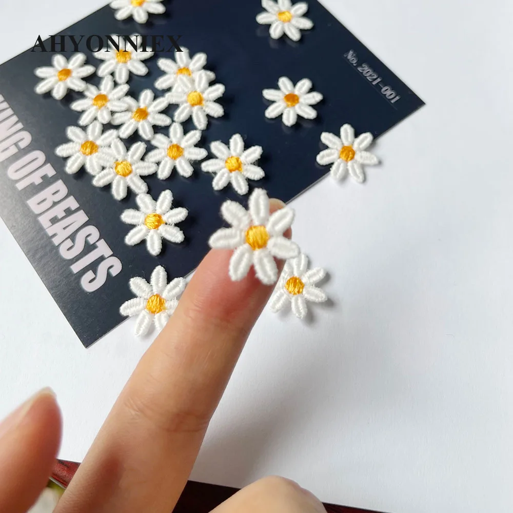 20pcs, 50pcs 미니 데이지 꽃 패치 의류에 대 한 패치에 수 놓은 바느질 Applique DIY 헤어 클립 스티커 옷에